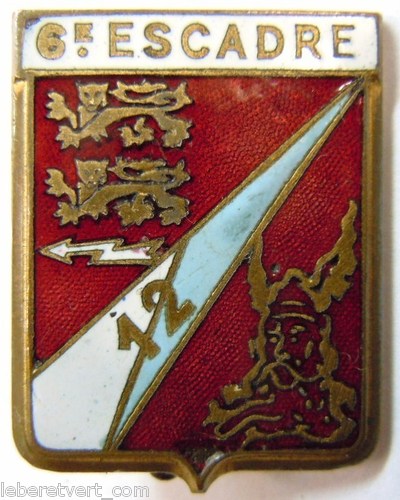 INSIGNES ET HABILLEMENT