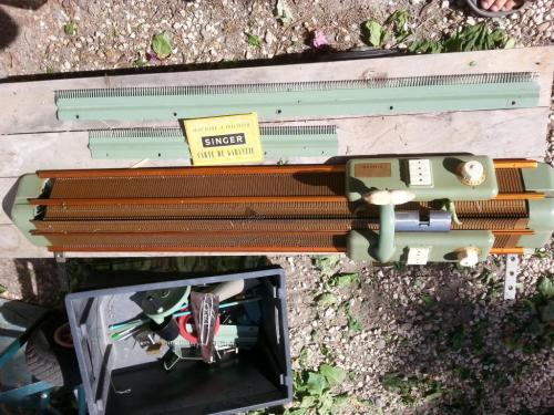 ALINE LAROCHE - MACHINE A TRICOTER