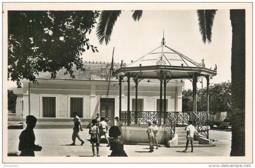 LA PLACE ET LE KIOSQUE