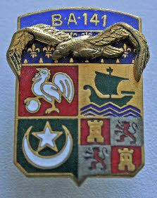 INSIGNES ET HABILLEMENT