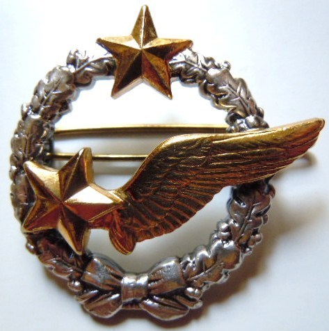 INSIGNES ET HABILLEMENT