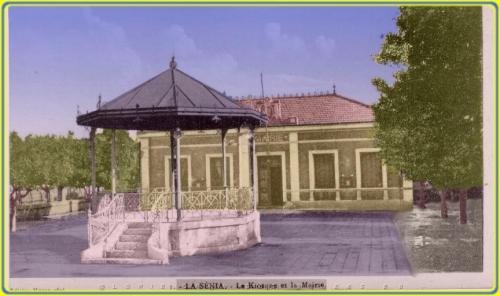 LA PLACE ET LA MAIRIE