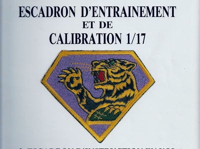 INSIGNES ET HABILLEMENT