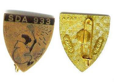 INSIGNES ET HABILLEMENT