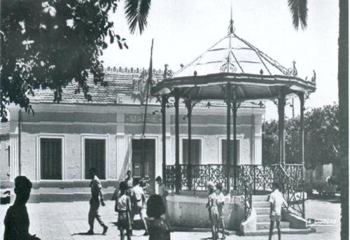 LA PLACE ET LA MAIRIE