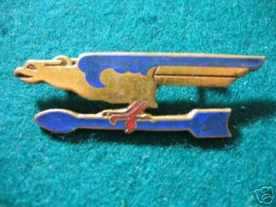 INSIGNES ET HABILLEMENT